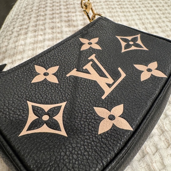 Mini pochette bag - Picture 3 of 8